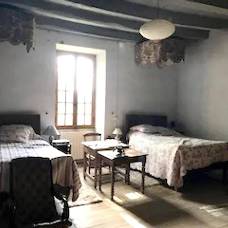Spacieuse Avec Piscine Privee A Sur Briolance فيلة